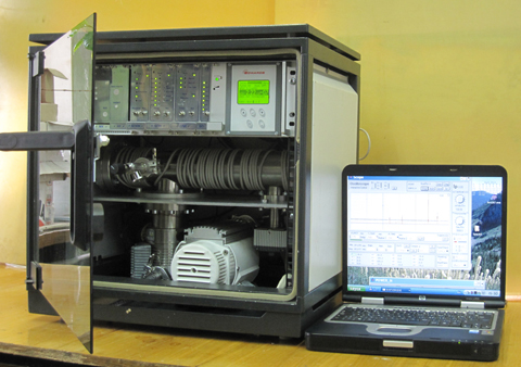 Масс-спектрометрический комплекс МС-400 для контроля газовых компонент при производстве инертных газов